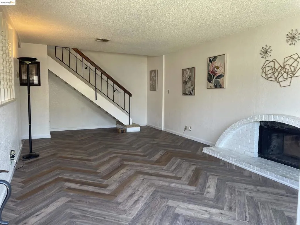 2585 El Portal Dr C, San Pablo, California 94806 home-pic-3